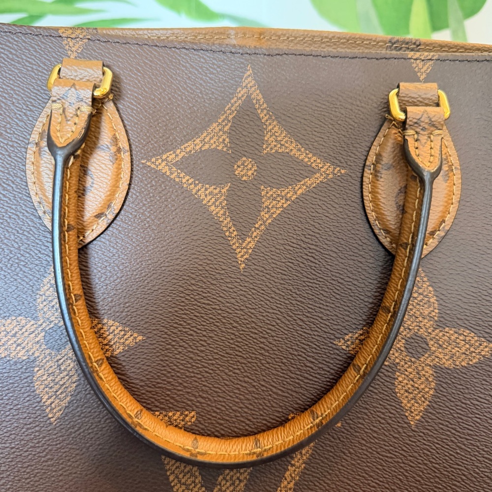 Louis Vuitton Onthego GM Monogram Giant/ Monogram Reverse Canvas Tote - Picture 9 of 11